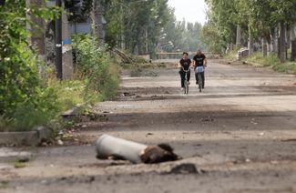 Разорвавшаяся ракета на улице Бахмута