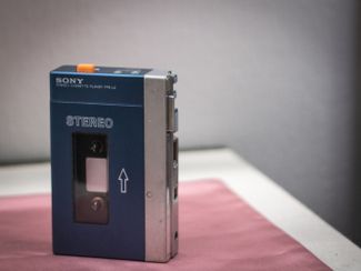 Walkman TPS-L2 — первая модель плеера