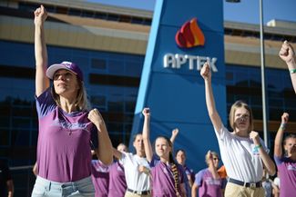 Захарова в лагере «Артек» в Крыму, 6 июля 2016 года