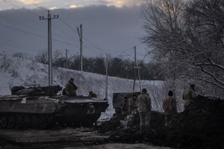 Украинские военные патрулируют город