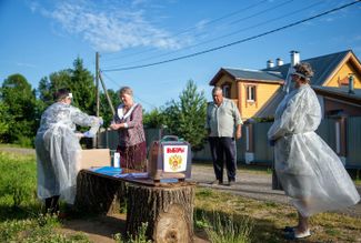 A mobile polling station in the town of Turovo on June 25, 2020.