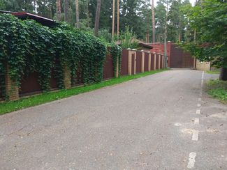 The Rushichi guesthouse’s entrance gates.