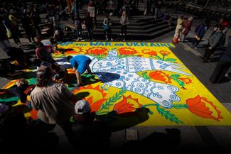 Artists recreate Maria Prymachenko’s work “A Dove Has Spread Her Wings and Asks for Peace.” San Francisco, March 2, 2022.