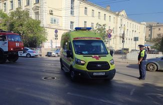 Скорая помощь на пути к месту ракетного удара