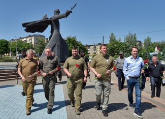 Mariupol’s collaborationist “mayor” Konstantin Ivashchenko, St. Petersburg Governor Alexander Beglov, “DNR” leader Denis Pushilin, United Russia Secretary General Andrey Turchak, and actor Yevgeny Mironov in occupied Mariupol. June 1, 2022