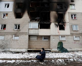 When the battle for the town was still underway, Volnovakha residents were forced to bury their loved ones immediately outside their homes, unable to risk proper burials at cemeteries. 