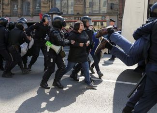 A demonstrator is arrested in St. Petersburg. May 1, 2019