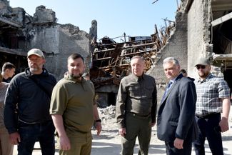 From left to right: Russian lawmaker Dmitry Sablin, “DNR” leader Denis Pushilin, St. Petersburg Governor Alexander Beglov, and Mariupol’s collaborationist “mayor” Konstantin Ivashchenko. Mariupol, June 1, 2022.