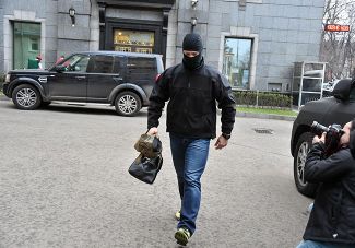 Searches at ONEXIM office in Tverskoy Boulevard. April 14, 2016.