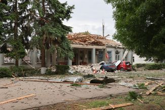 Село Нижние Серогозы расположено в занятой российским войсками части Херсонской области. Оккупационные власти утверждают, что 27 мая украинские войска нанесли удар по зданию социального фонда, ранения получили пять человек. Представители СК <a href="https://ria.ru/20240527/udar-1948600790.html" rel="noopener noreferrer" target="_blank">заявили</a> РИА Новости, что обстрел, предположительно, произведен «с применением ракетной системы залпового огня производства стран НАТО»