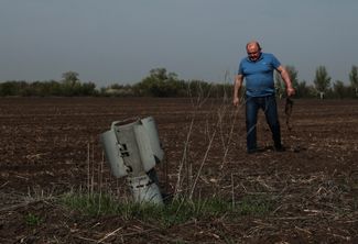 Хвостовая часть ракеты 9Н349 с кассетным боеприпасом у Новояковлевки