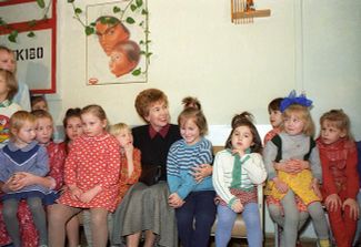 Raisa Gorbacheva visits a children’s hospital run by the Health Ministry of the Russian Soviet Federative Socialist Republic. December 22, 1989