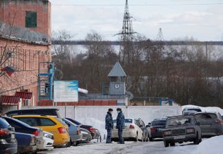 Вход в помещение для приема передач СИЗО-3 