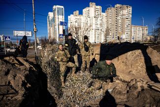 Trenches being dug in Kyiv