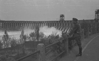 Днепрогэс летом 1942 года. Фотография из немецких архивов