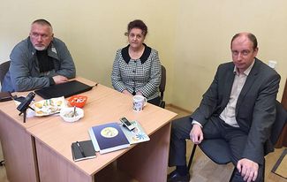 From left to right: Anatoly Artyukh, Lyubov Kachesova and Andrey Tsyganov at the National Union office, St. Petersburg. June 24, 2015.