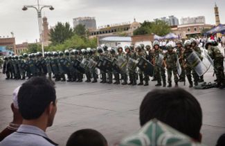 Chinese soldiers surround the central mosque of Kashgar after the death of its imam, July 30, 2014