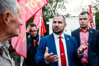 Communists of Russia Party Chairman Maxim Suraikin (center) during a rally against changes to Russia’s pension legislation in Moscow. August 23, 2018.