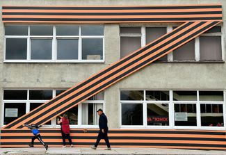 A pro-war “Z” adorns the facade of Kaliningrad’s Yunost Sports Palace. August 2022.