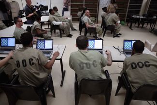 A remote chess tournament between prisoners in Illinois, USA, and Espírito Santo, Brazil. May 2017