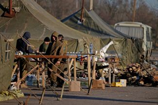 Палатки военных на блокпосту Перекоп, март 2014 года