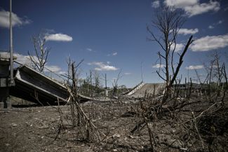 Raihorodok, Donetsk region. A destroyed bridge leading to the city of Lyman, which is now under Russian control. June 6, 2022. 