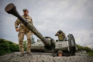 Украинские военнослужащие на передовой