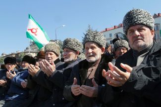 Молитва на митинге 26 марта 2019 года в Назрани против закона о референдуме