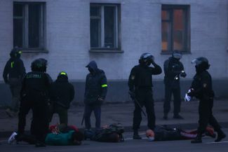 Protesters being arrested en masse. Fall 2020