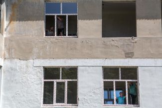 The reconstruction of a demolished school in Petrovsky district of Donetsk