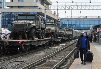 «Сила в правде» на вокзале Ростова-на-Дону. В состав агитпоезда входят образцы военной техники, используемой в боях в Украине