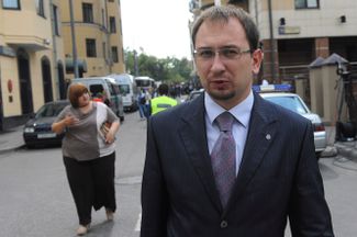 Violetta Volkova (back left) and Nikolai Polozov outside of Moscow’s Khamovnichesky Court. 2012