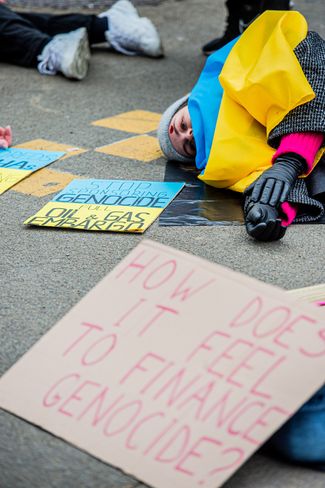 Demonstrators in Brussels demand the imposition of an oil and gas embargo against Russia, April 6, 2022.