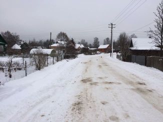 Поселок городского типа Струги Красные. По данным на начало 2016 года, здесь живут около семи тысяч человек