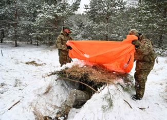 Ukrainian civilians learn survival techniques in the woods near Kyiv