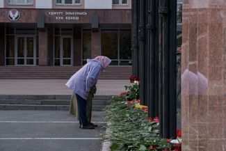 The ad hoc memorial to Albert Razin outside Udmurtia’s State Council building. September 2019