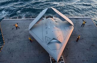 X-47B UCAS-D на борту авианосца «Джордж Буш»