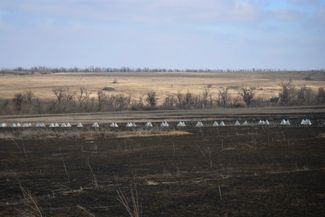 «Зубы дракона» и колючая проволока под Бахмутом в Донецкой области, где российские войска пытаются идти в наступление