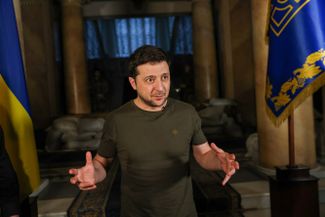 Ukrainian President Volodymyr Zelensky is interviewed by Western journalists