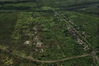 Вид с воздуха на разрушенное село Опытное под Бахмутом