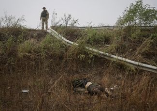 The body of a dead Russian soldier near Izium