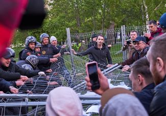 Riot police officers and protesters against the construction of St. Catherine's Cathedral in central Yekaterinburg