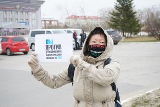 Naryan-Mar resident Viktoria Bobrova pickets the NAO’s administrative building every day