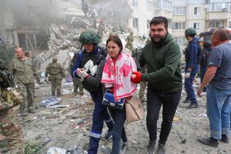 В больницах, по данным на утро 13 мая, оставались 27 пострадавших при обрушении дома, шестерых из них готовили к транспортировке в федеральные клиники