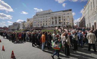 Очередь перед Колонным залом Дома союзов